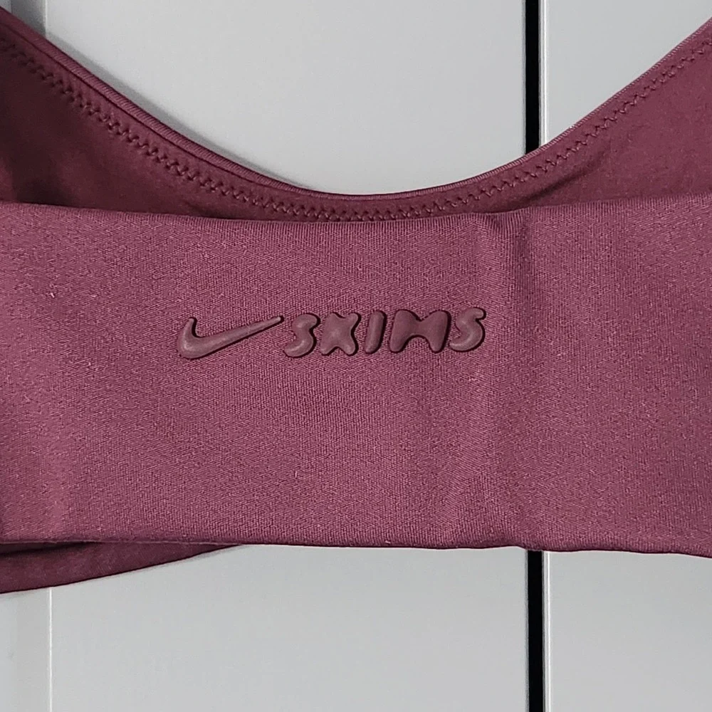 New Nike Skims Matte Micro Scoop Bra XS Currant Sports NSKM BRSPT5120-CUR